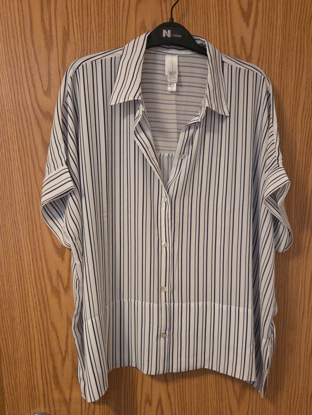 Marla Wynne White Shirt / Black Stripe